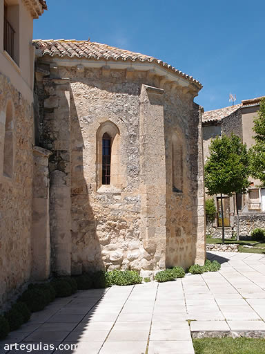 Exterior poligonal de la cabecera de la Capilla
