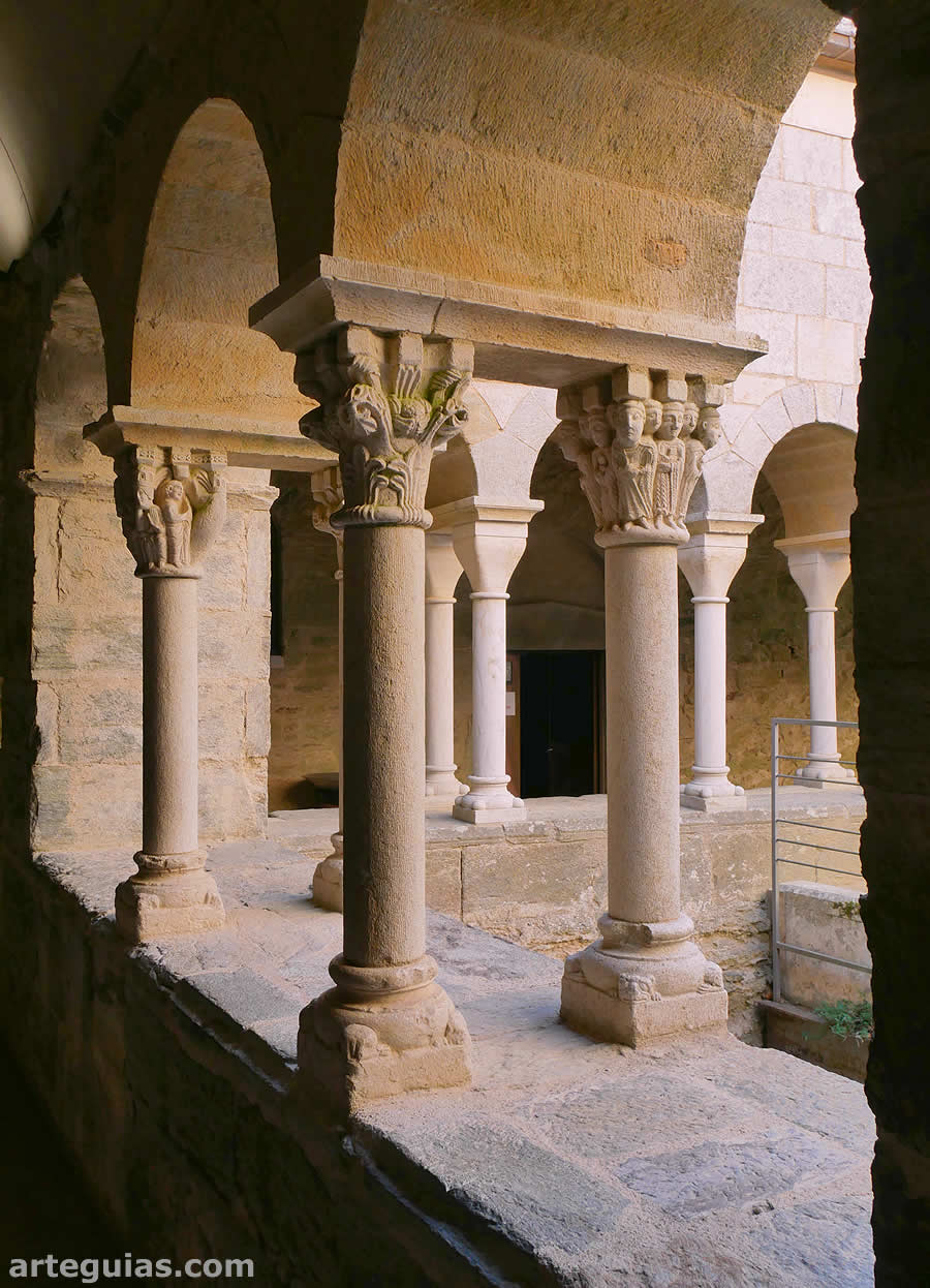 Detalle del claustro superior