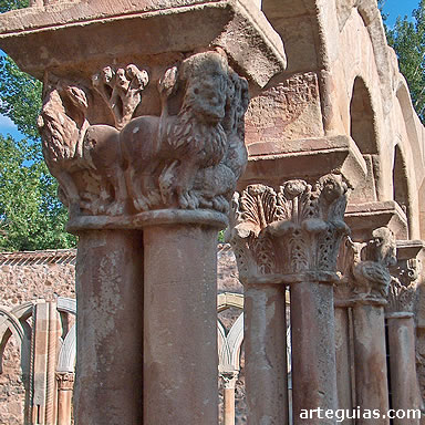 Capiteles figurados en el famoso claustro de San Juan de Duero, uno de los m&aacute;s admirados del rom&aacute;nico espa&ntilde;ol