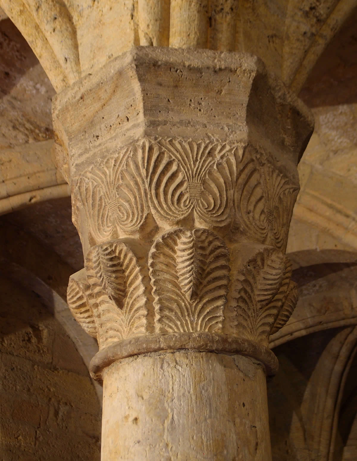 Capitel de una de las columnas de la sala capitular