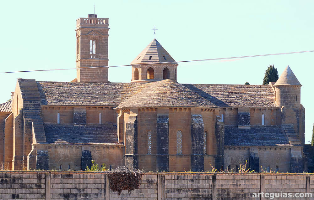 Exterior de la cabecera del Real Monasterio de Santa María de La Oliva