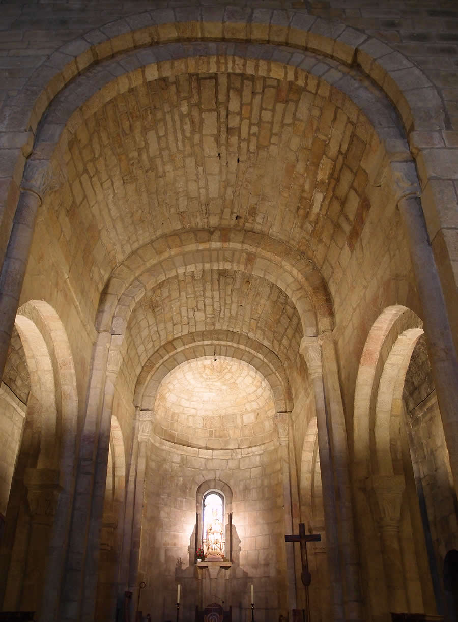 Iglesia rom&aacute;nica del monasterio