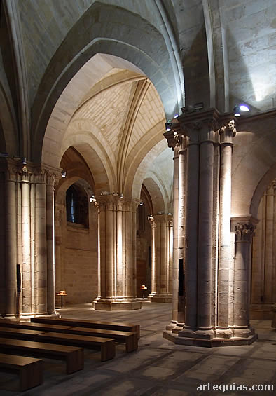 Monasterio de Santa Mar&iacute;a la Real de Aguilar de Campoo: iglesia abcial