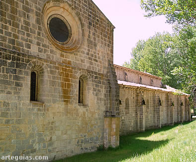 Inmensa mole de la iglesia vista desde el norte