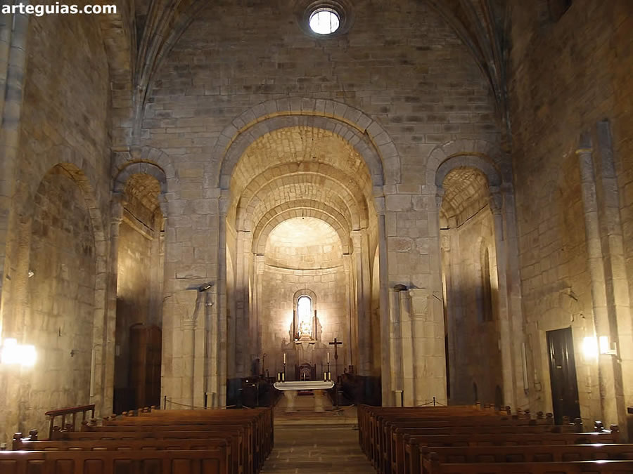 Interior de la iglesia del Monasterio de Leyre
