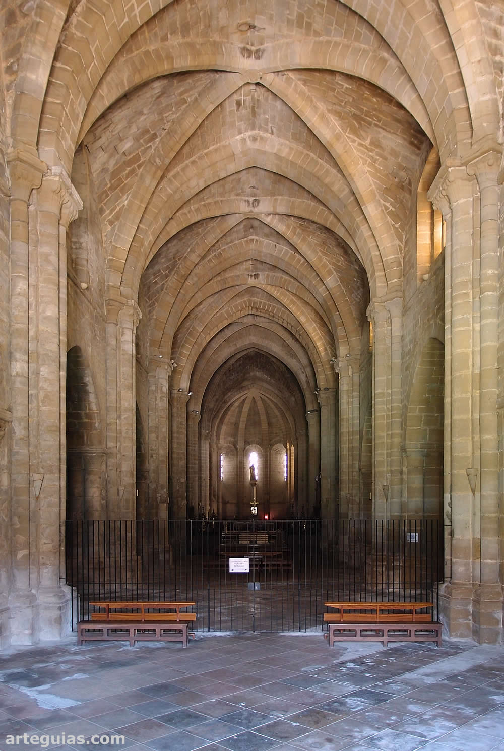 Interior de la iglesia de Santa María la Real de La Oliva, Navarra