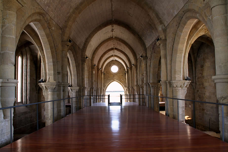 Interior de la iglesia mon&aacute;stica o conventual. Nave central