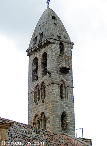 Campanario rom&aacute;nico de Mombey
