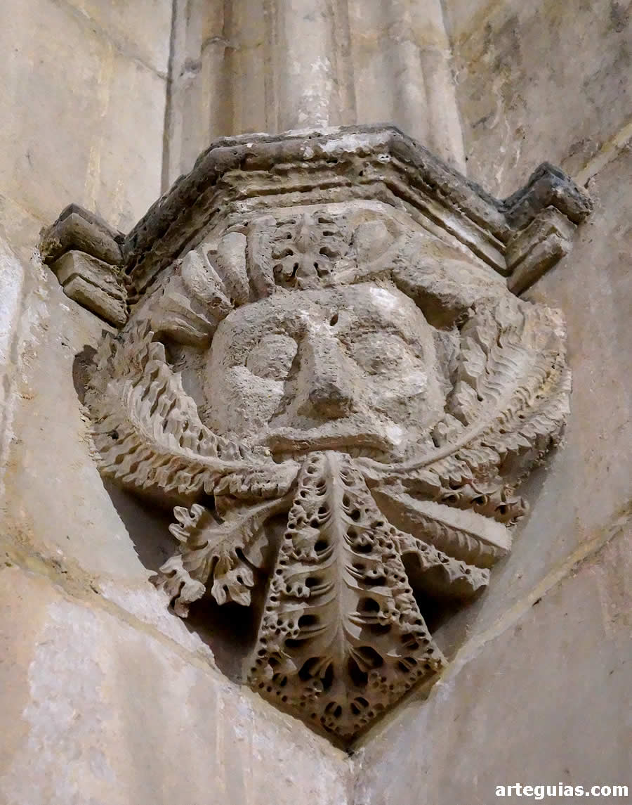 M&eacute;nsula en una de las esquinas del claustro