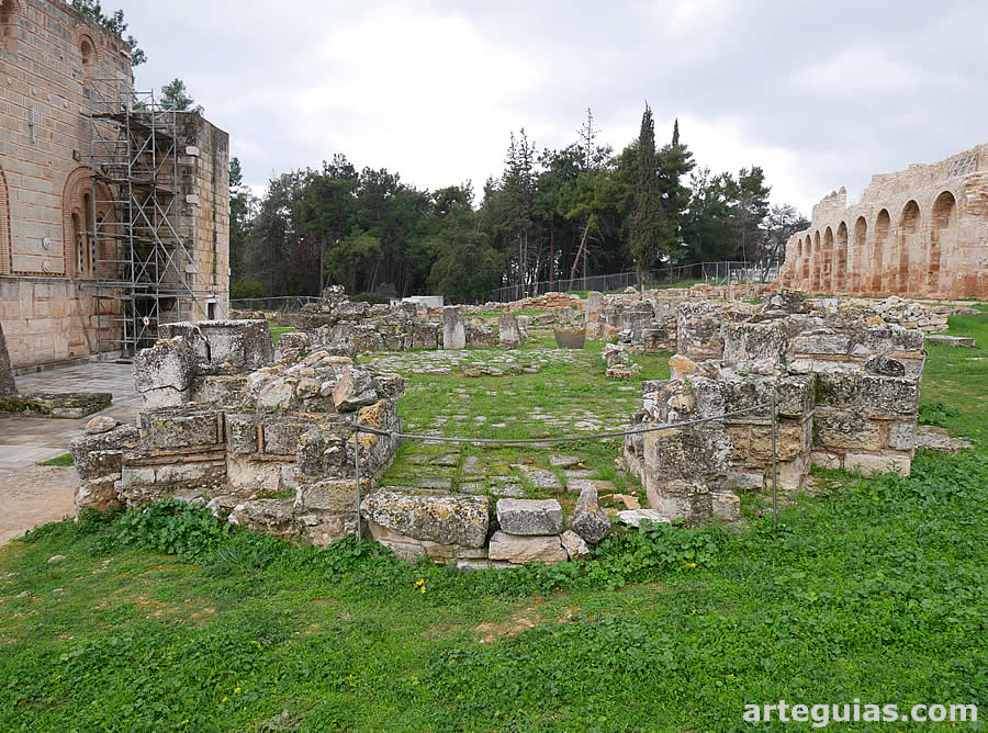 Ruinas del refectorio de Dafni