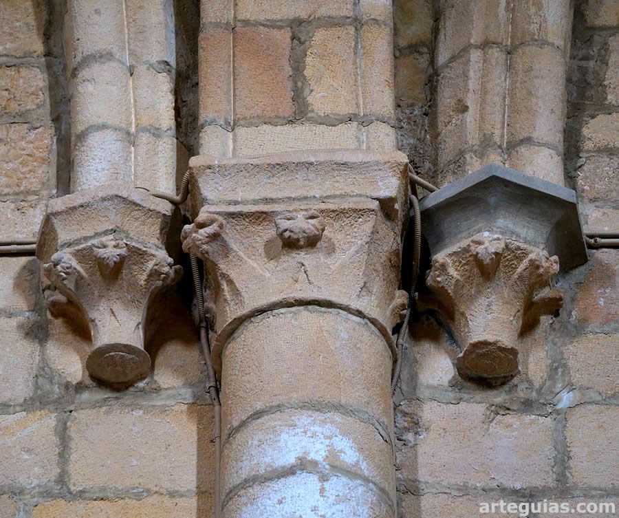 Columna con ménsulas para recibir los arcos cruceros
