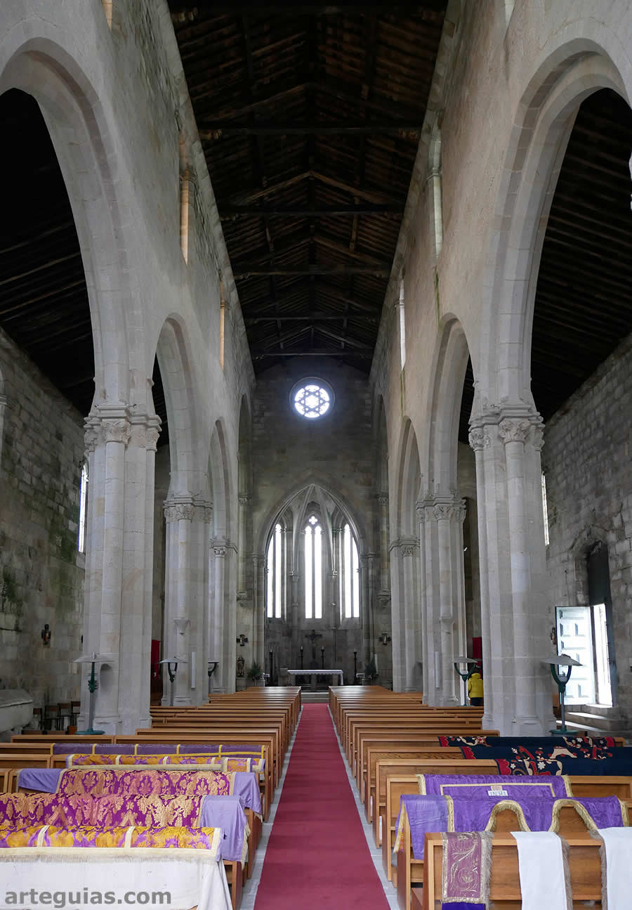 Interior de la iglesia del Monasterio de Le&ccedil;a do Balio, Portugal
