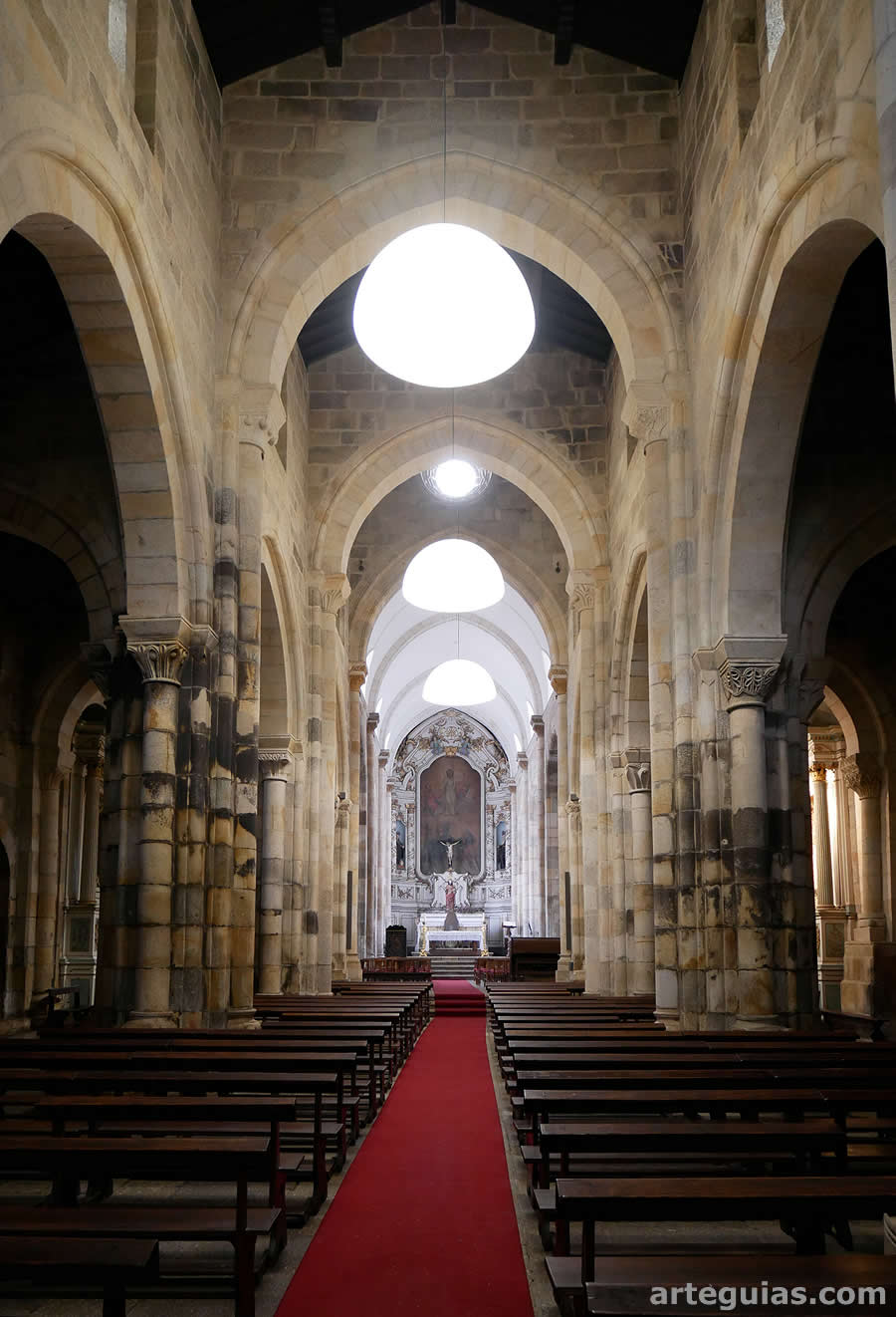 Interior de la iglesia del Monasterio de Pa&ccedil;o de Sousa