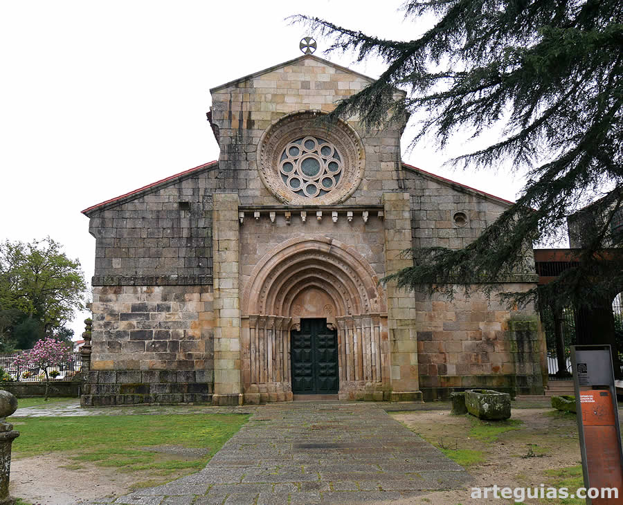 Iglesia del Monasterio de Pa&ccedil;o de Sousa: imafronte