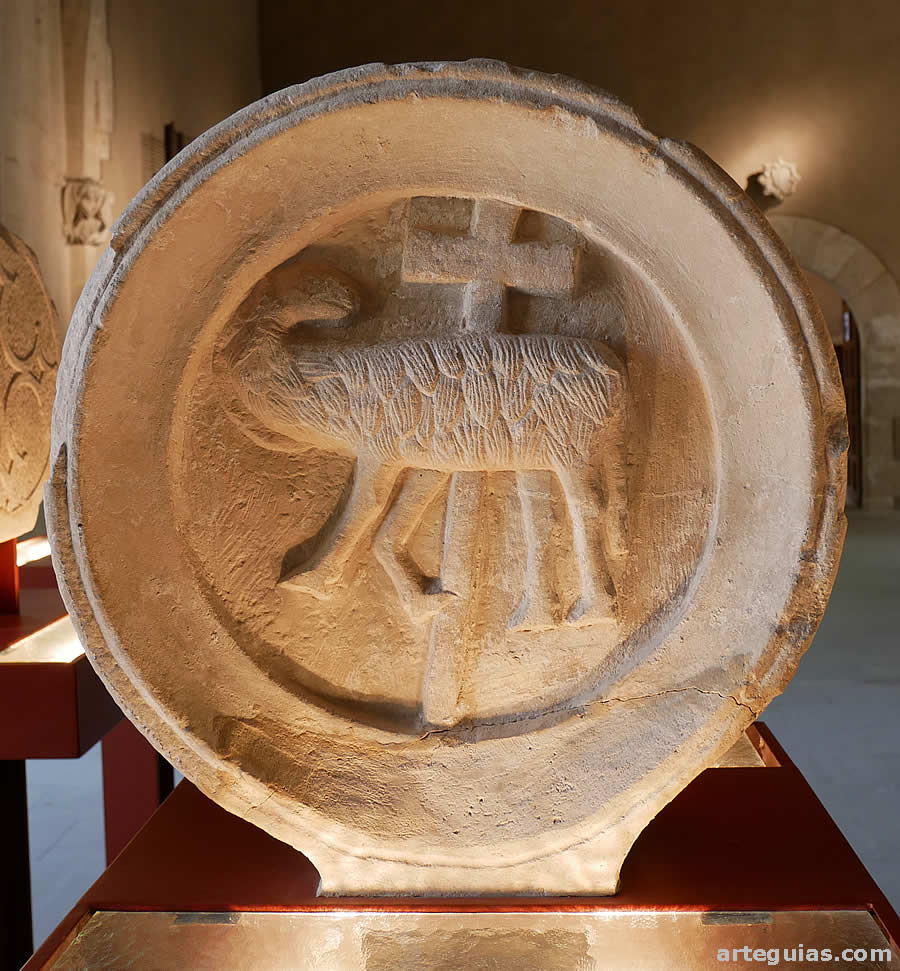 Estela funeraria expuesta en el museo del Monasterio de Poblet