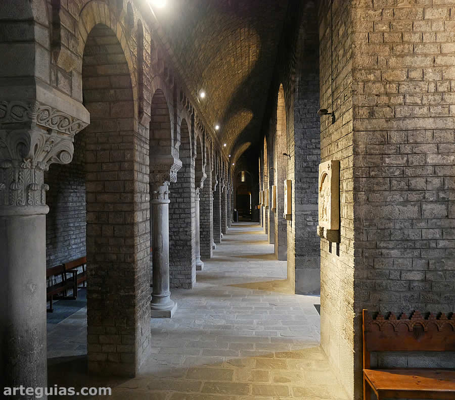Naves reconstruidas de la iglesia mon&aacute;stica