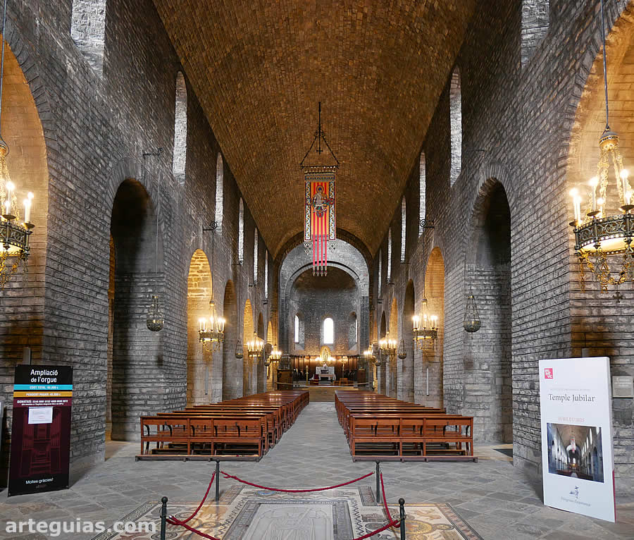 Interior de la iglesia del Monasterio de Ripoll