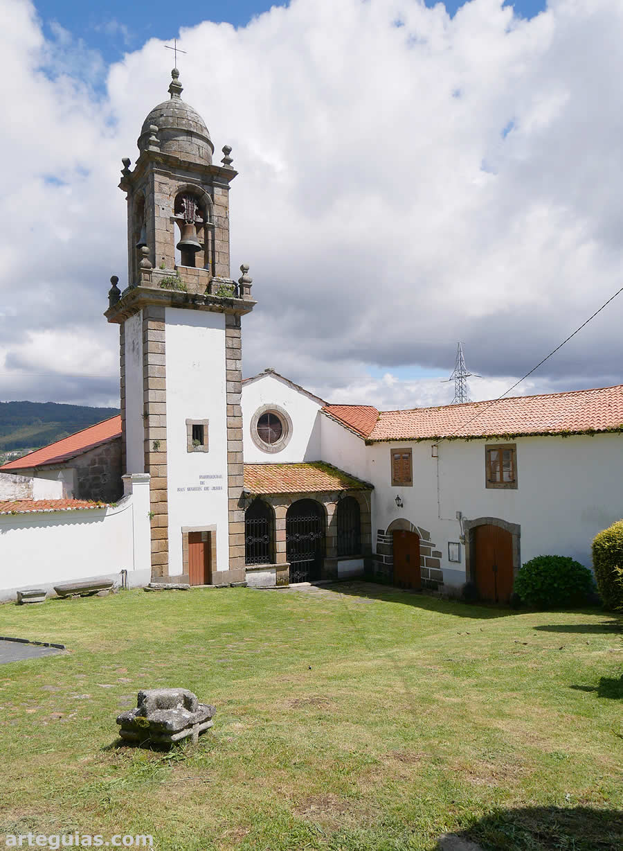 La iglesia rom&aacute;nica del Monasterio de San Marti&ntilde;o de Xubia vista desde el noroeste