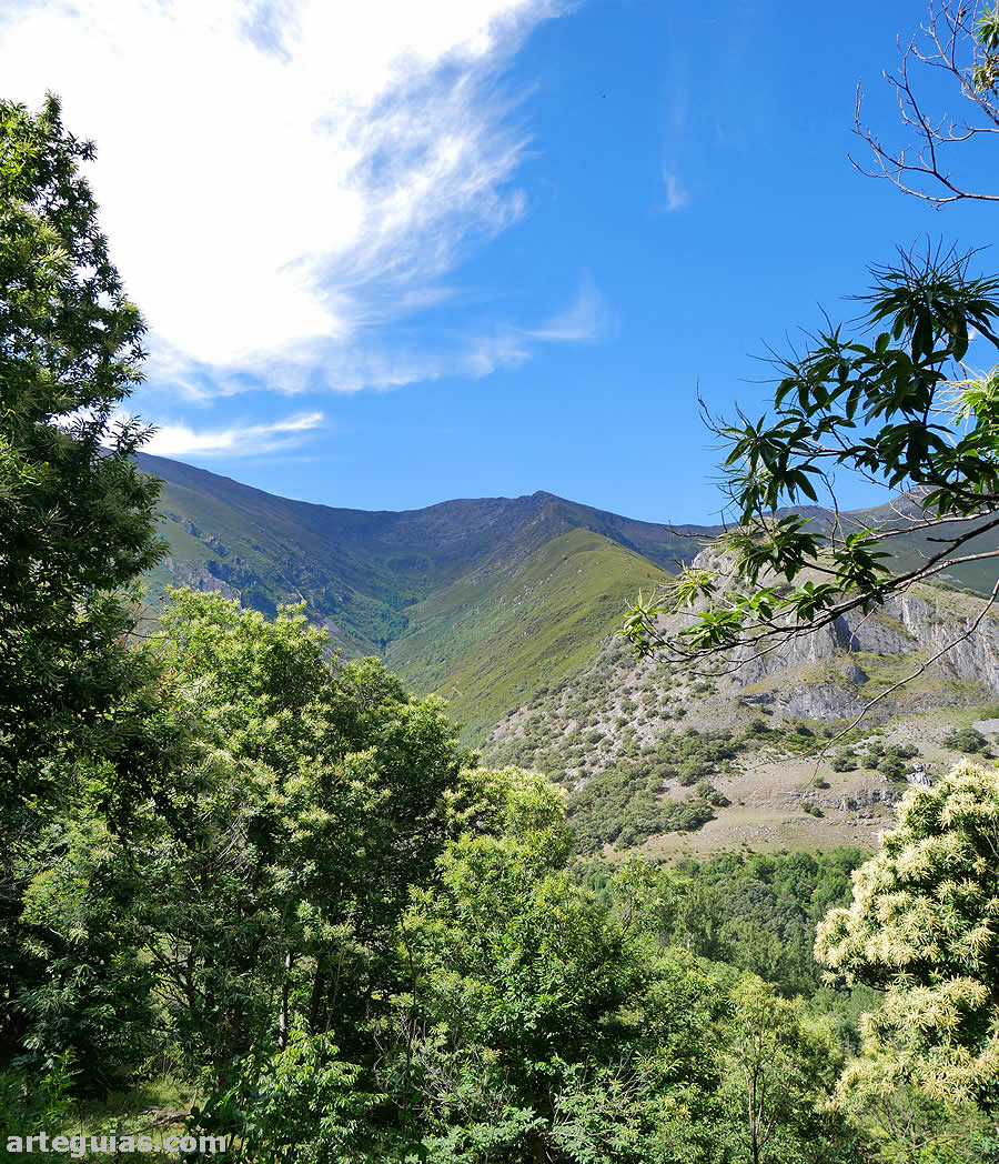 San Pedro de Montes est&aacute; en el Valle del Silencio, en la sierra de los Montes Aquilanos