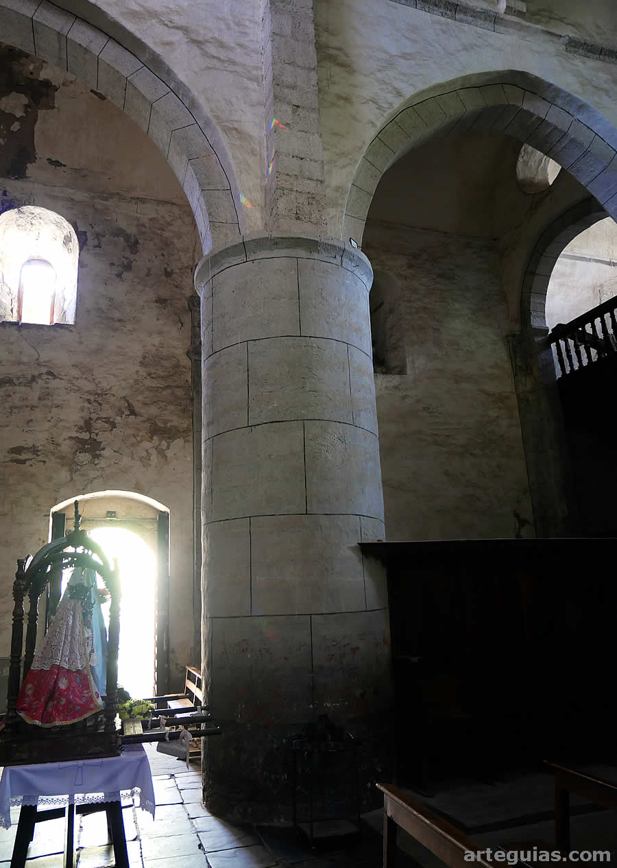 Monasterio de San Pedro de Montes: interior de la iglesia monacal