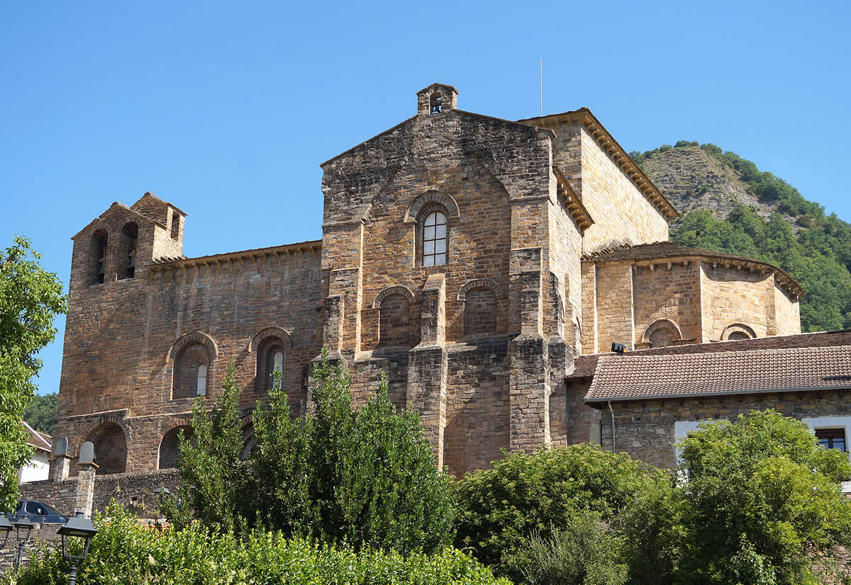 Monasterio de San Pedro de Siresa desde el sur