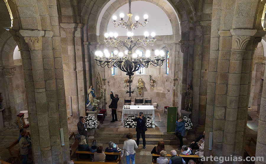 San Salvador de Bergondo: nave y &aacute;bside central