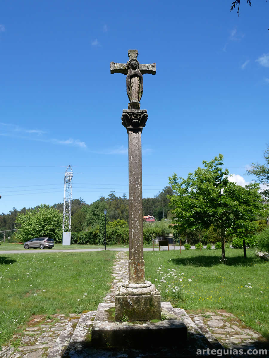Cruceiro de Bergondi&ntilde;o en Bergondo, A Coru&ntilde;a