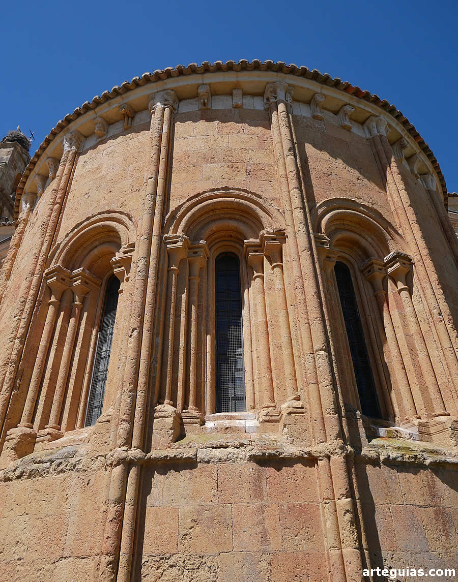 &Aacute;bside principal del monasterio