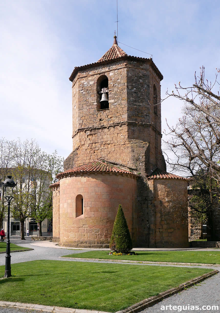 Ruina de la iglesia de San Joan y Sant Pau. Sant Joan de les Abadesses