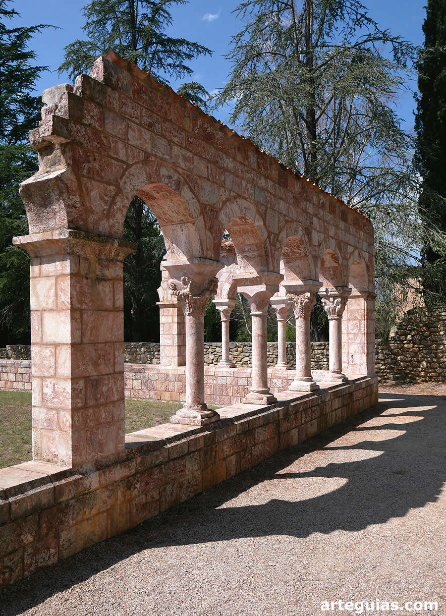 Esquina del claustro de Sant Miquel de Cuixà