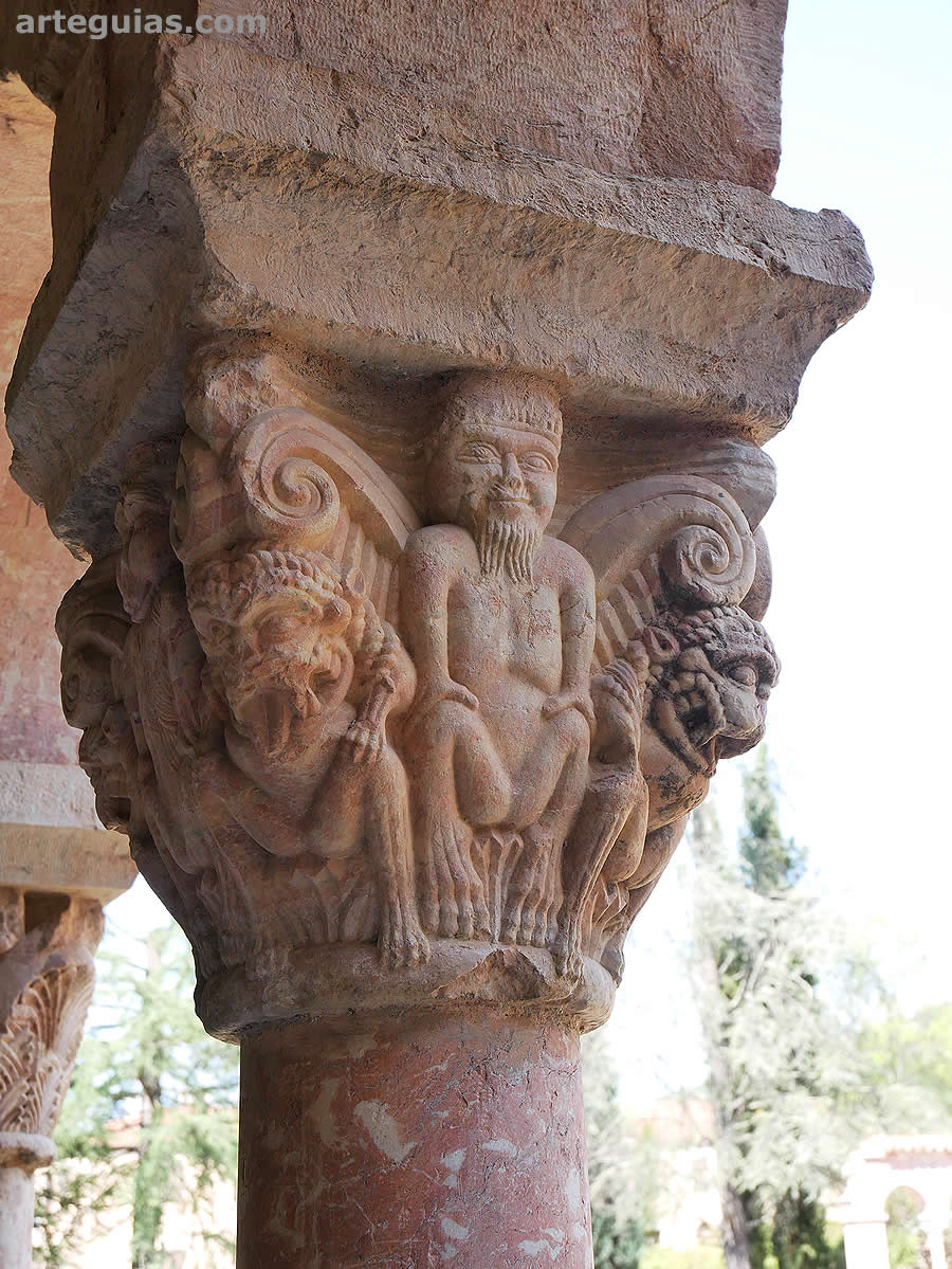 Capitel figurado del claustro
