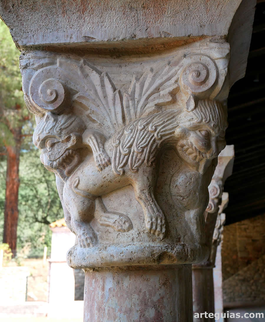Capitel del claustro románico