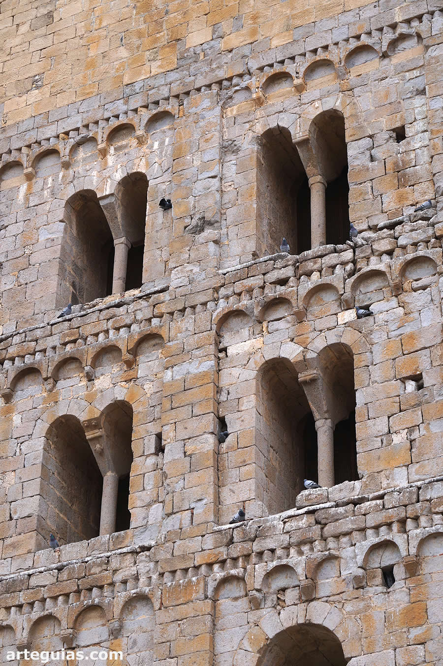 Troneras de la torre campanario
