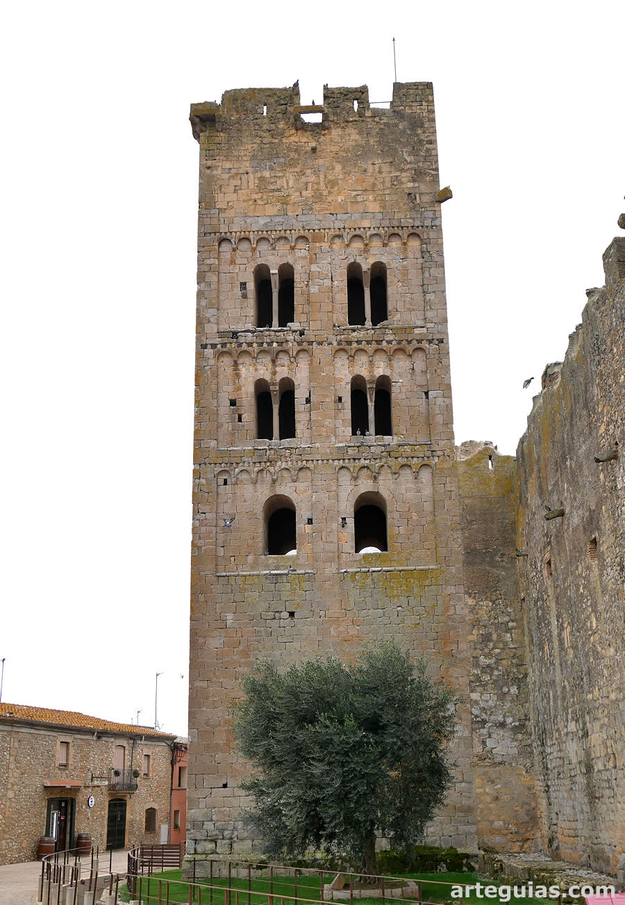 Campanario de la iglesia del Monasterio de Sant Miquel de Fluvi&agrave;, Girona
