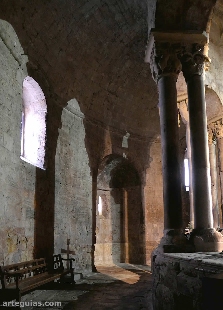 Absidiolo de la girola. Sant Pere de Besal&uacute;