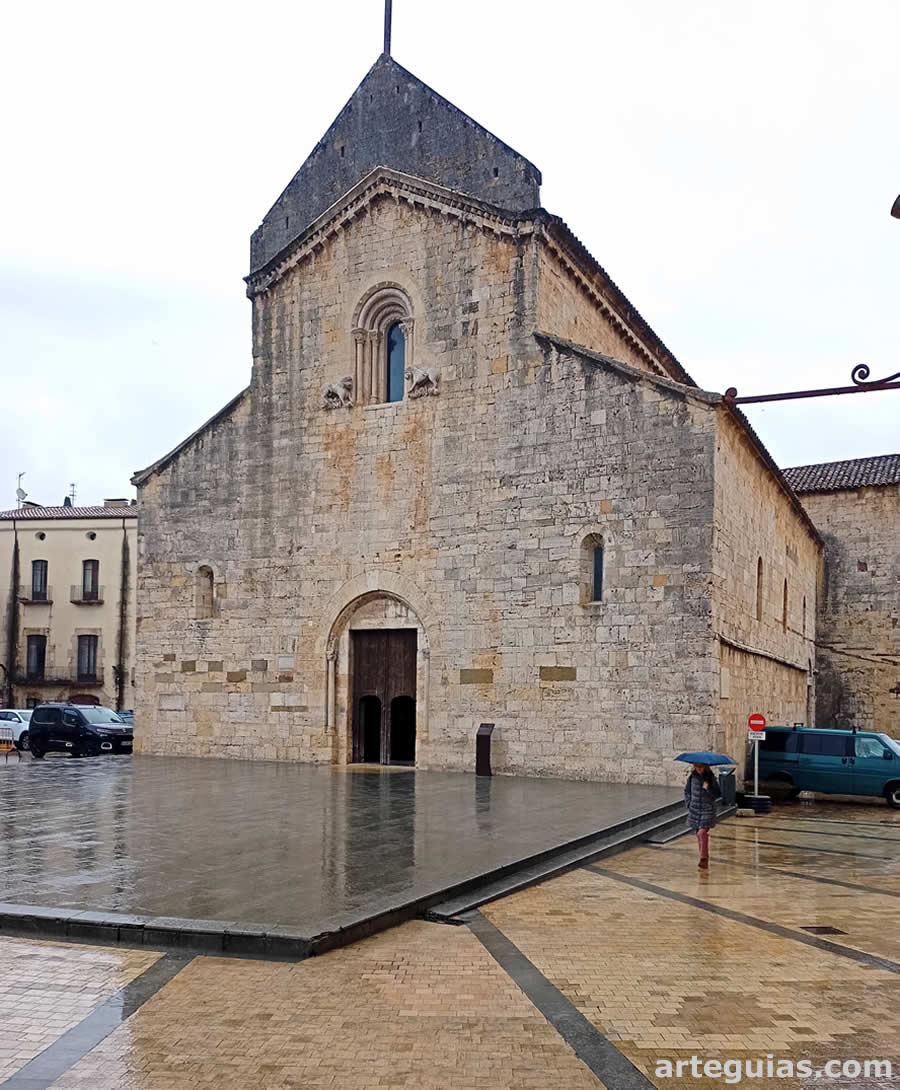 Monasterio de Sant Pere de Besal&uacute;, Girona 