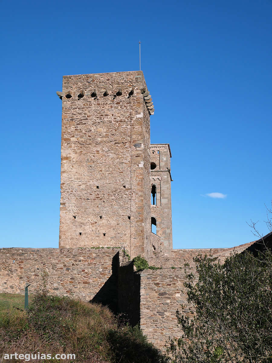 Torre defensiva y campanario