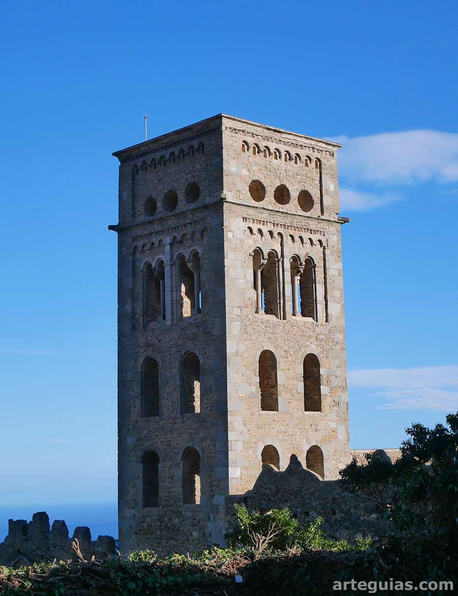 Torre campanario de tipo lombarda