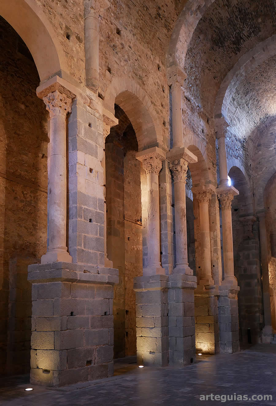 Claustro del Monasterio de Sant Pere de Rodes