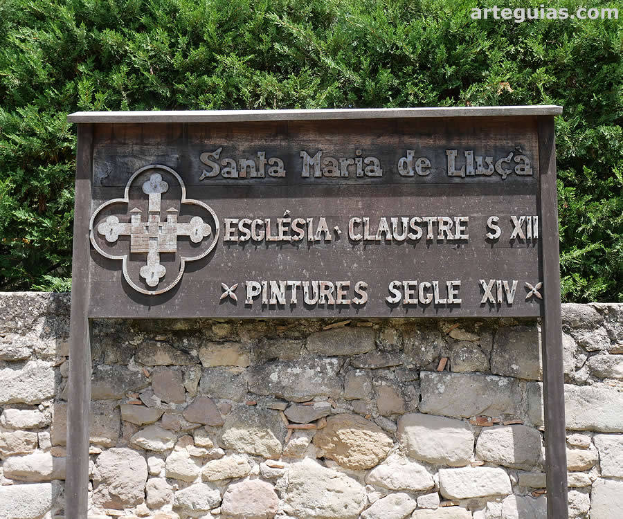 Cartel indicador en el Monasterio de Santa Mar&iacute;a de Llu&ccedil;&agrave;