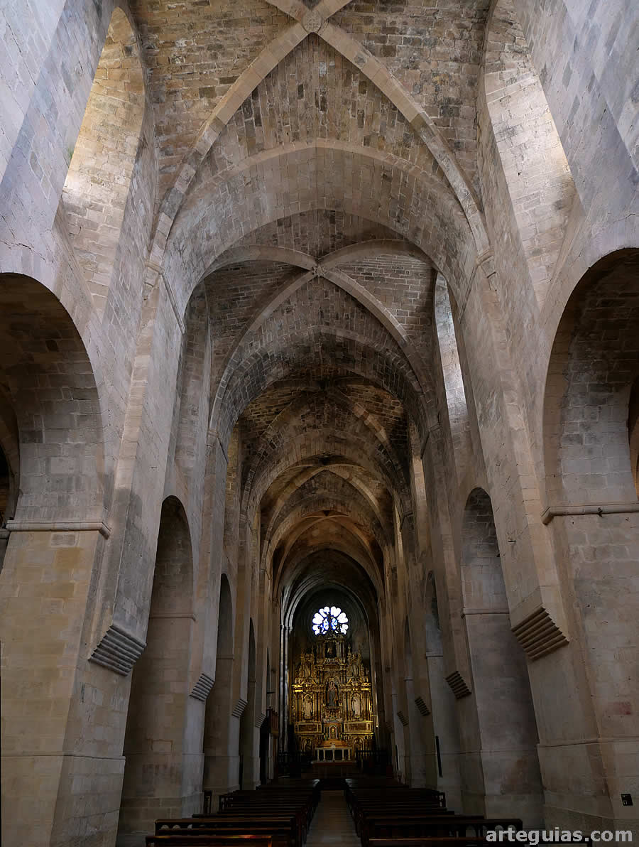 Nave central de la iglesia abacial. Monasterio de Santes Creus, Tarragona