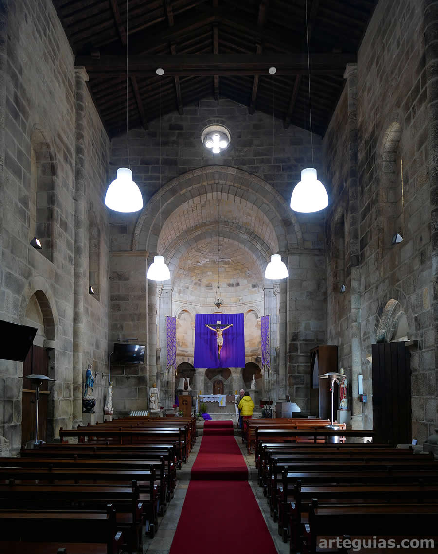 Interior de la nave y del &aacute;bside de la iglesia