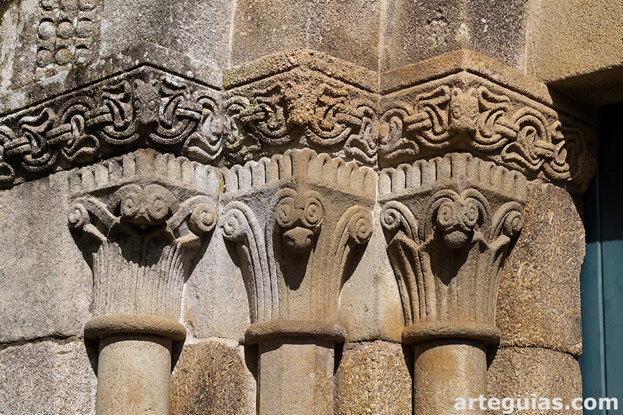 Capiteles de la puerta meridional