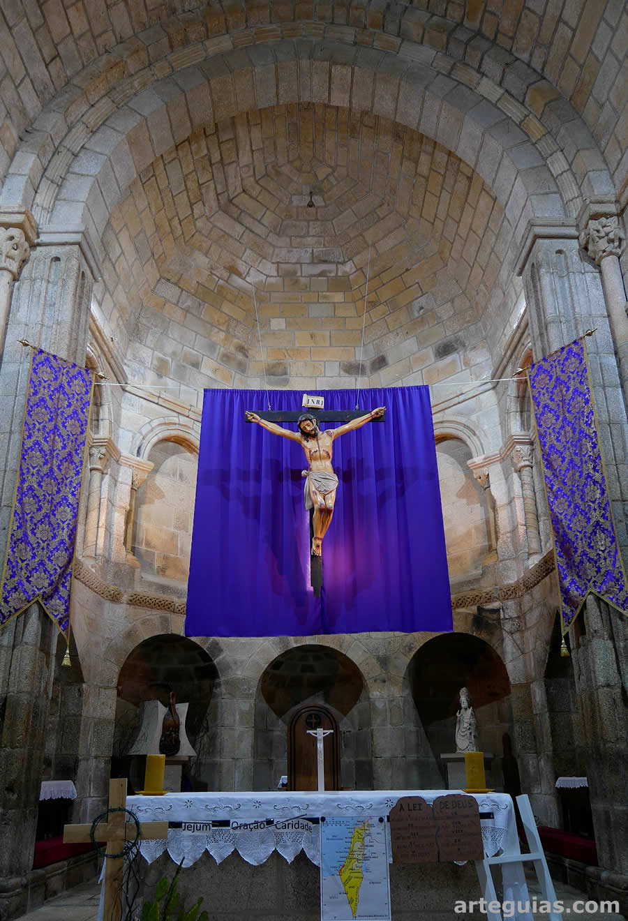 Interior del &aacute;bside. Monasterio de S&atilde;o Pedro de Ferreira
