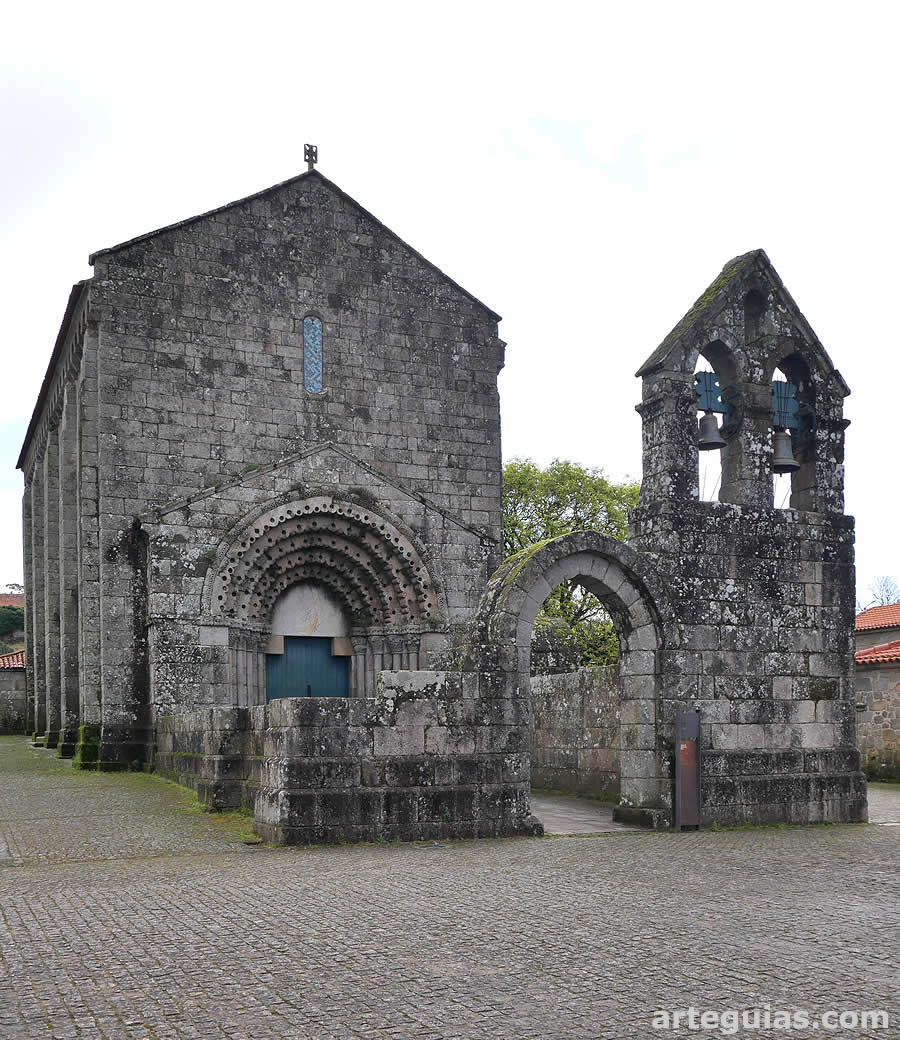 La iglesia del Monasterio de S&atilde;o Pedro de Ferreira desde el oeste