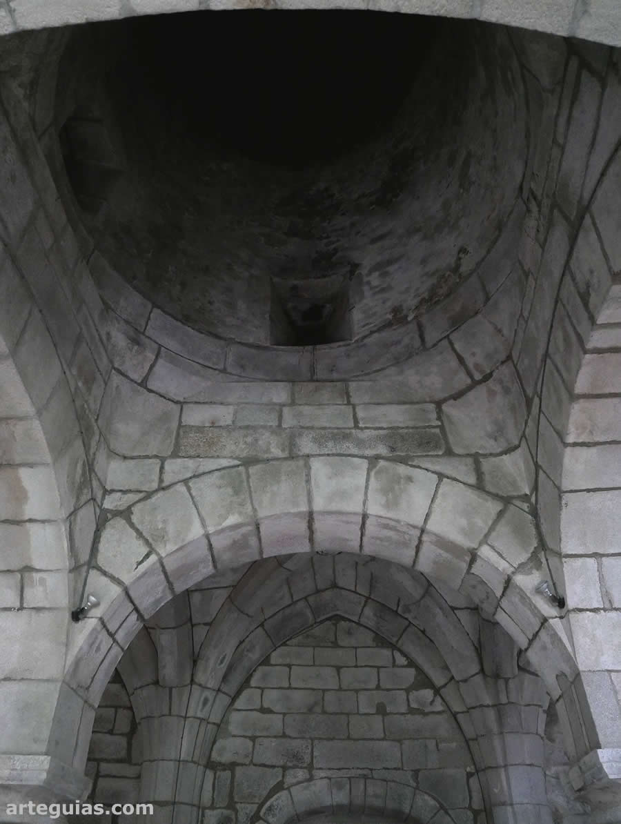 Chimenea de la cocina del monasterio cisterciense
