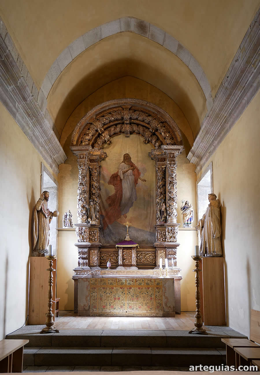 &Aacute;bside central reconstruido en el siglo XVIII