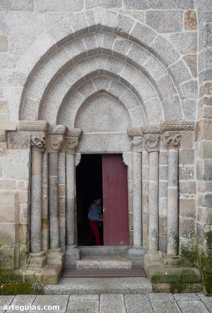 Portada lateral norte