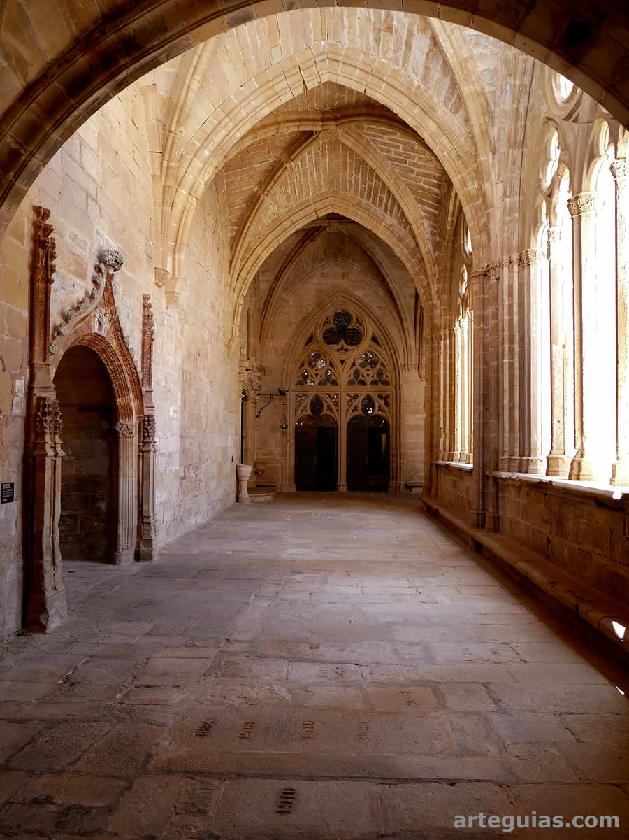 Panda que conduce a la entrada de la sala capitular