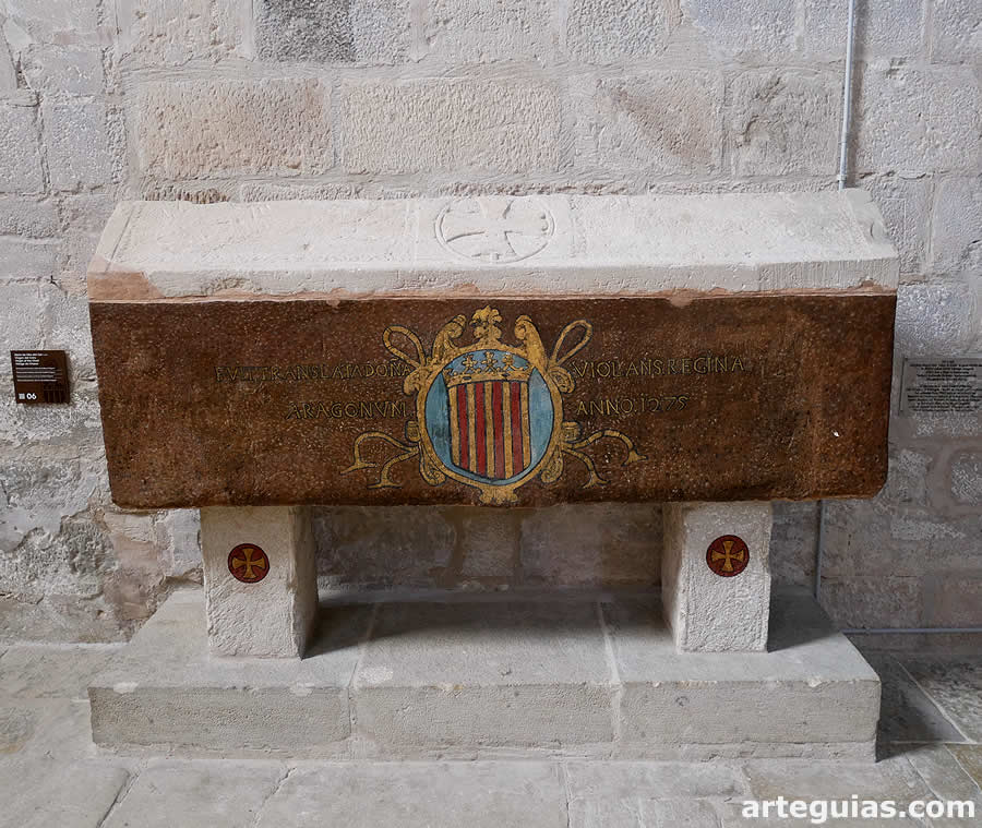 Sepulcro de Violant de Hungr&iacute;a